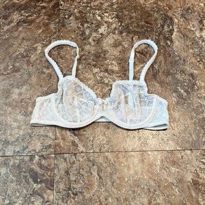 3/$16 Victoria’s Secret Bra 34B Lace White Adjustable Straps